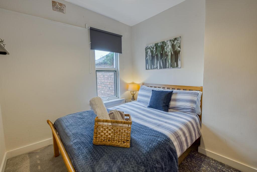 Charming Home, Beside The Serene Ormeau Park Holiday home