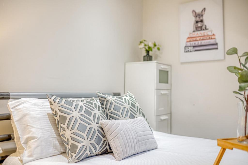Charming Home, Beside The Serene Ormeau Park Belfast
