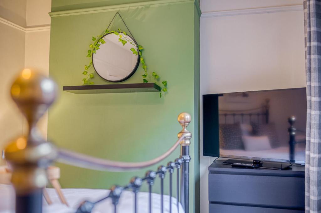 Vakantiehuis Charming Home, Beside The Serene Ormeau Park