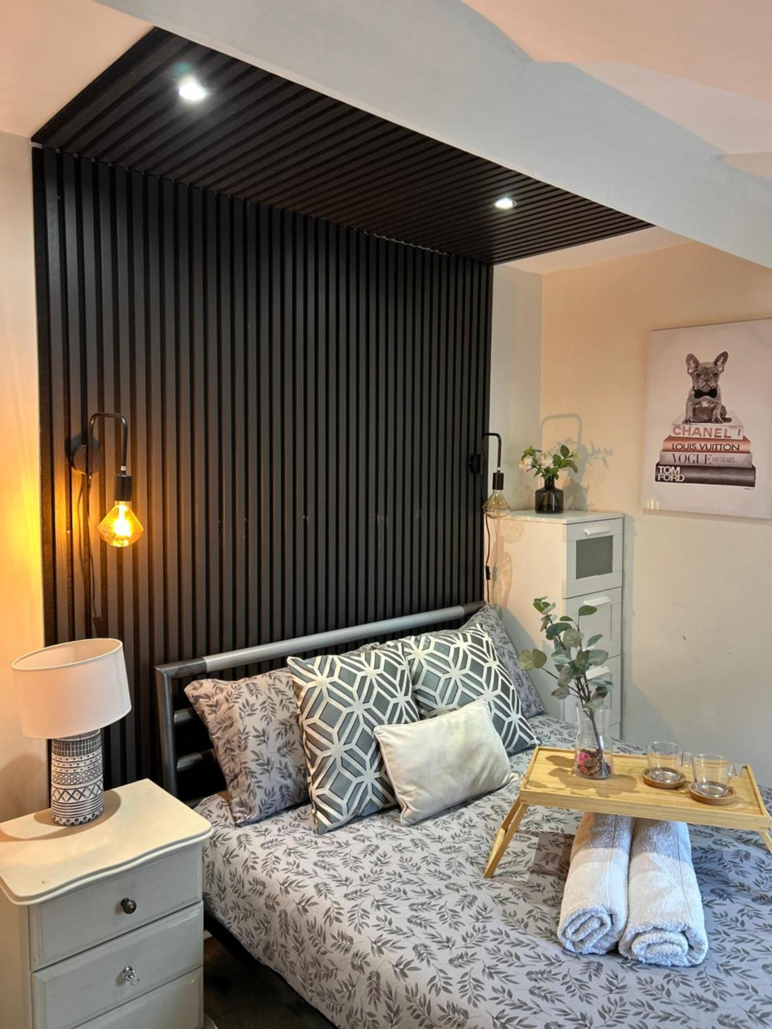 Charming Home, Beside The Serene Ormeau Park Vakantiehuis *