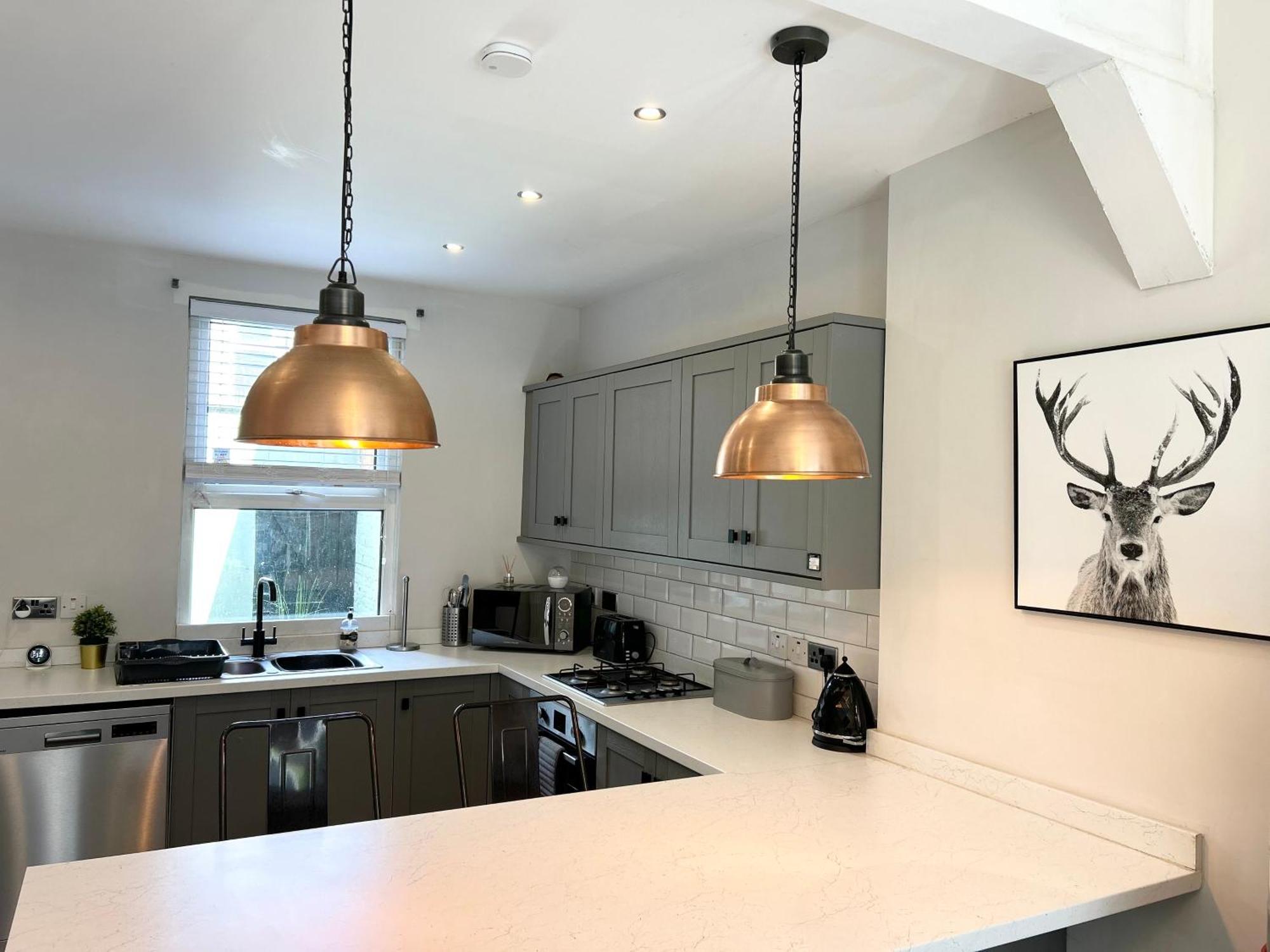 Charming Home, Beside The Serene Ormeau Park Vakantiehuis